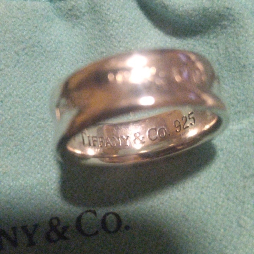Tiffany's band ring